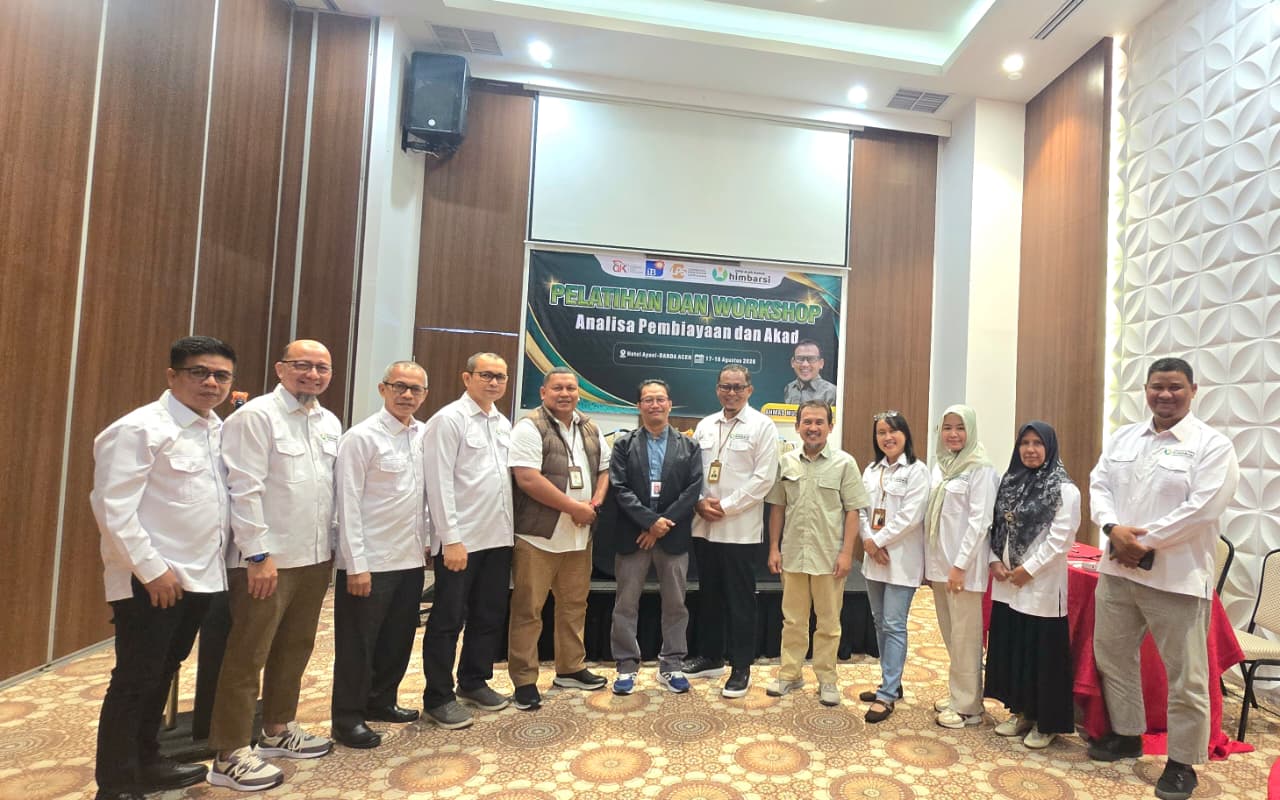 Foto :&nbsp;Kepala OJK Aceh Daddi Peryoga bersama dengan pengurus DPW HIMBARSI Aceh-Sumut.